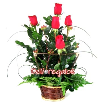 Envio de Regalos Arreglos Florales de Rosas | Cesta con Rosas Importadas - Whatsapp: 980660044