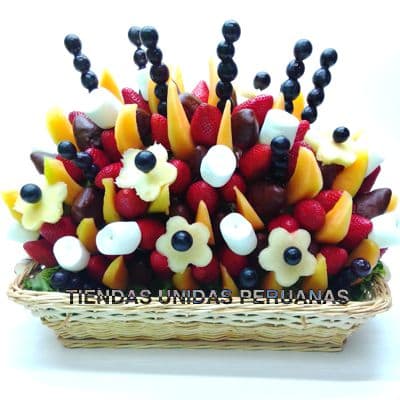Envio de Regalos Arreglos Frutales Delivery | Frutero con Chocolate y Fresas en Canasta - Whatsapp: 980660044
