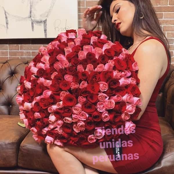 Envio de Regalos Arreglo de Rosas Gigante de 200 rosas en Lima - Whatsapp: 980660044