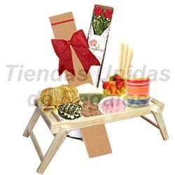 Envio de Regalos Desayuno en Bandeja de madera y Rosas | Desayunos Delivery - Whatsapp: 980660044